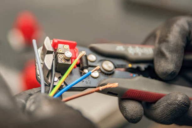 Best Commercial Electrician Services  in Meadow Oaks, FL