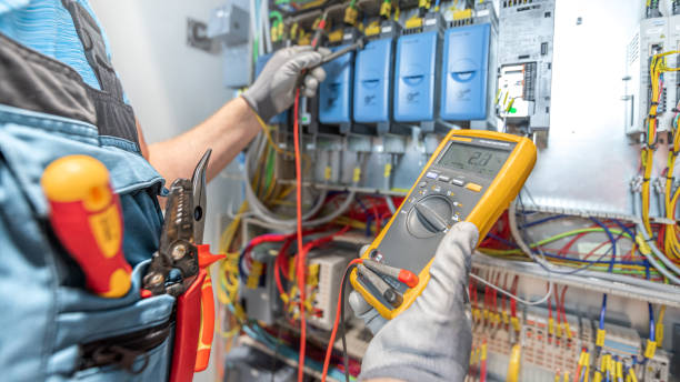 Best Emergency Electrical Repair  in Meadow Oaks, FL
